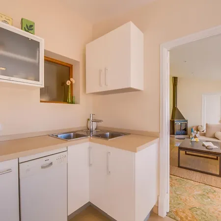3-bedroom In Apartment *